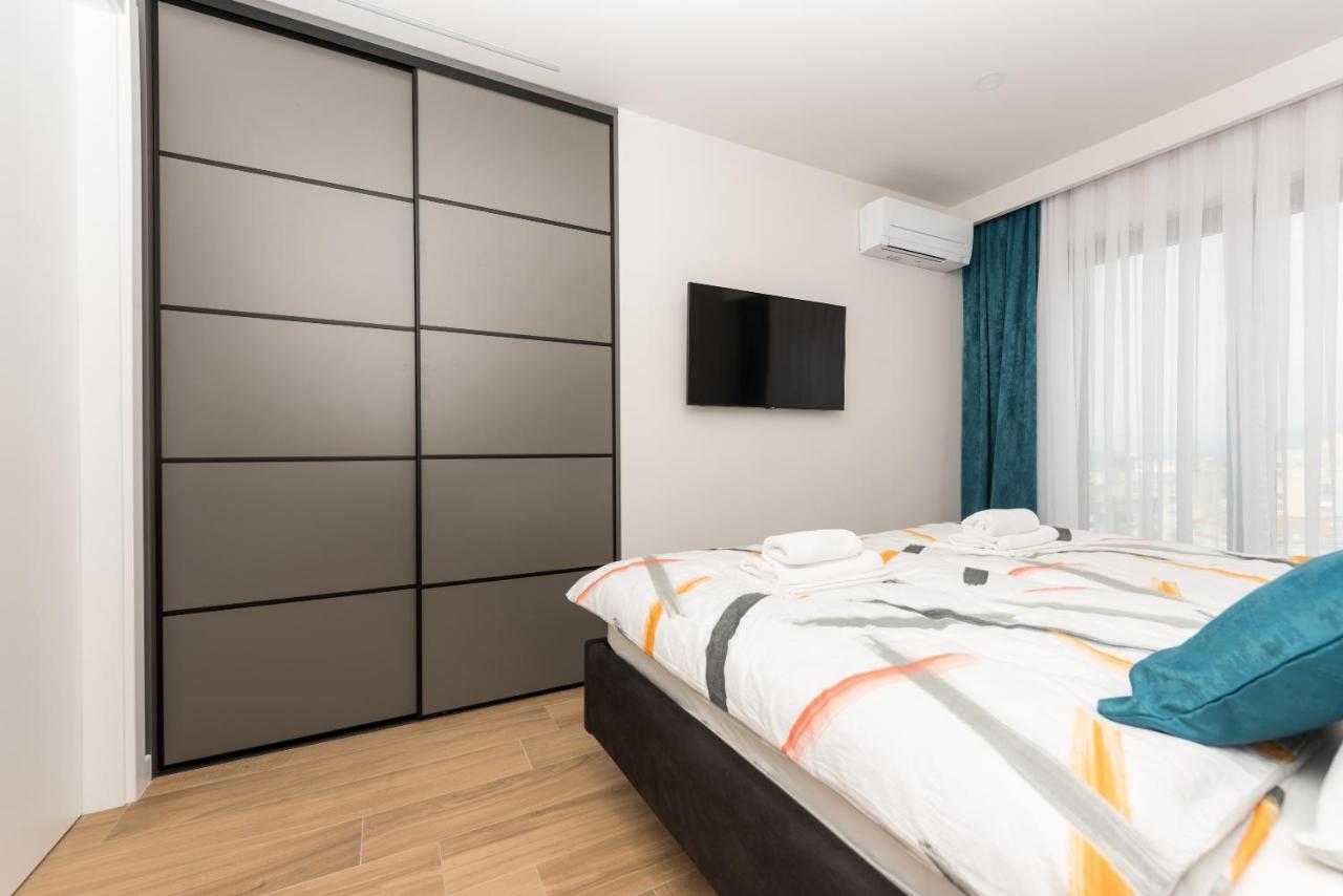 Luxury Adria Sea & City View Apartment Макарска Екстериор снимка