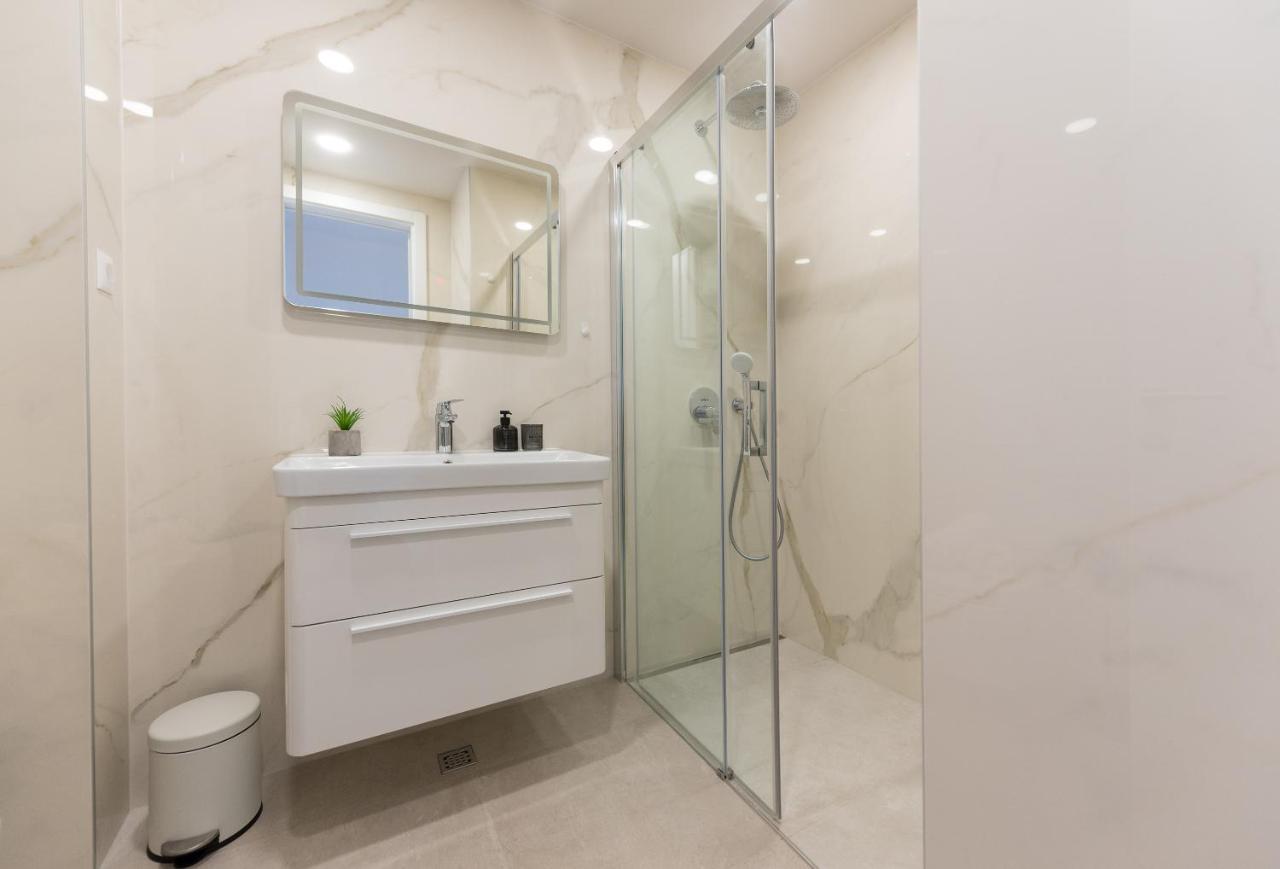 Luxury Adria Sea & City View Apartment Макарска Екстериор снимка